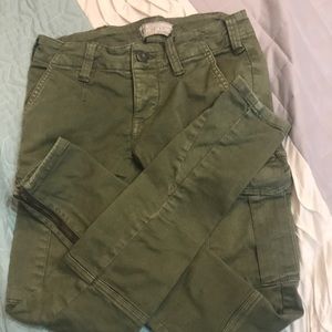 Army green, cargo pocket, skinny jeans